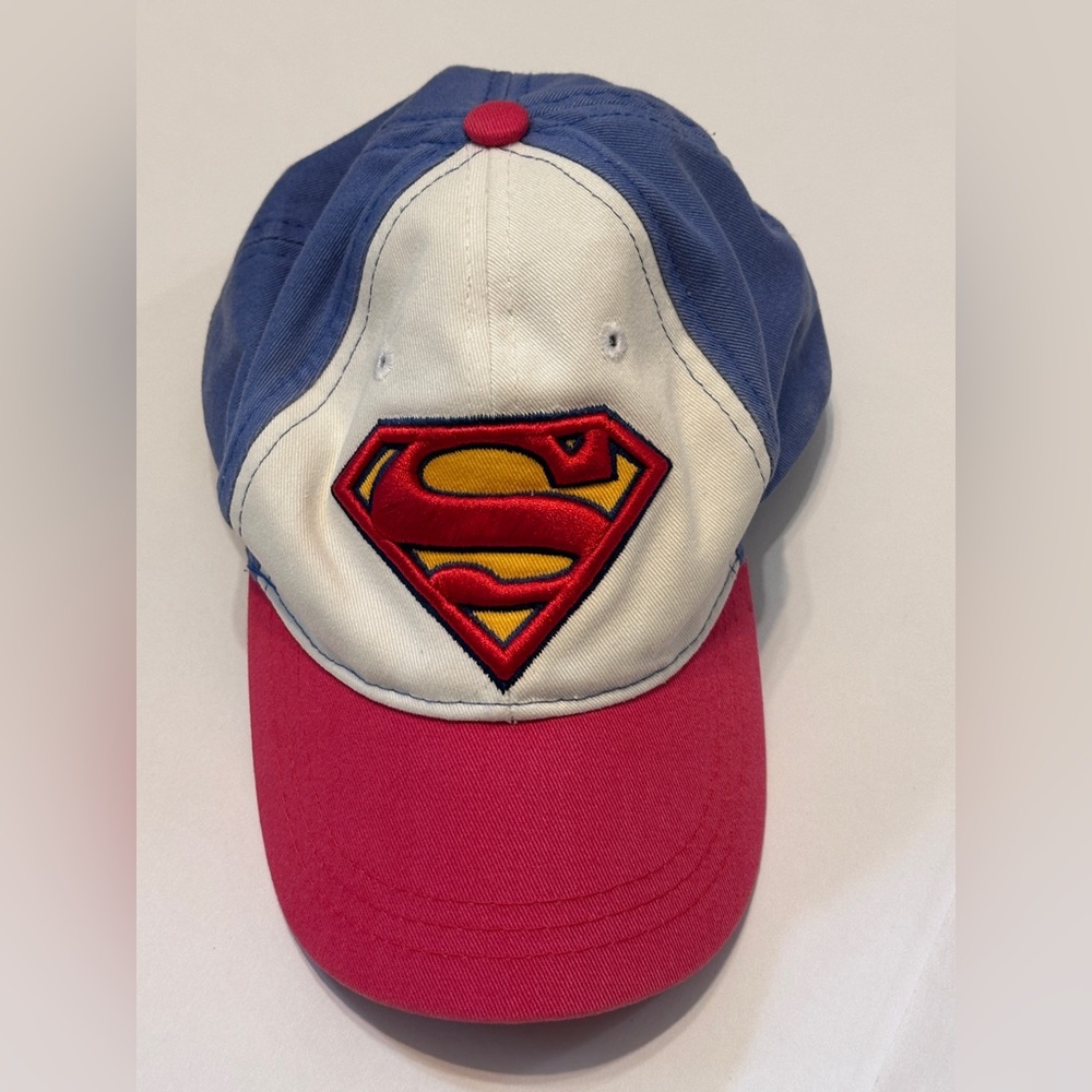 Bundle of 2 Superman kid hats. - Picture 4 of 5